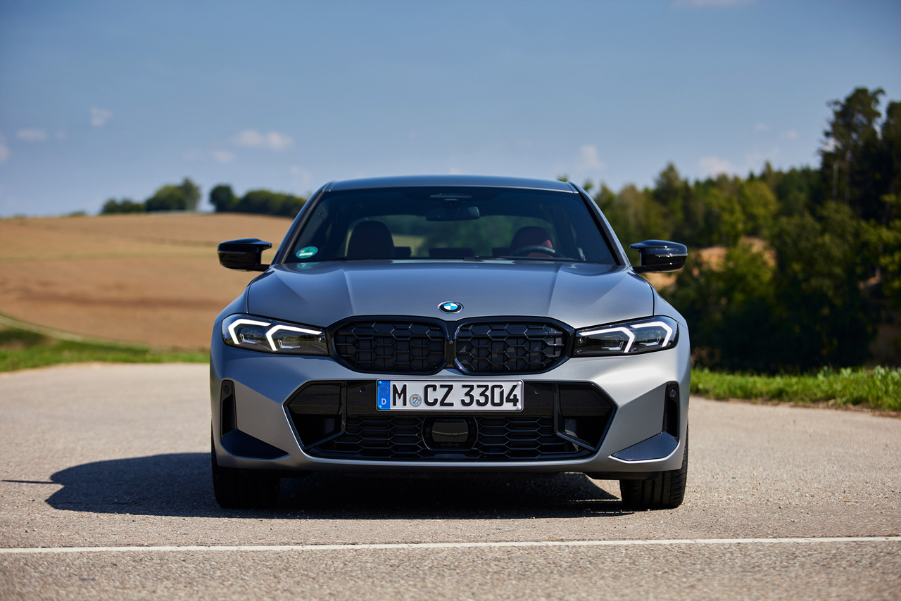 2023년형 BMW 320I 정면 사진