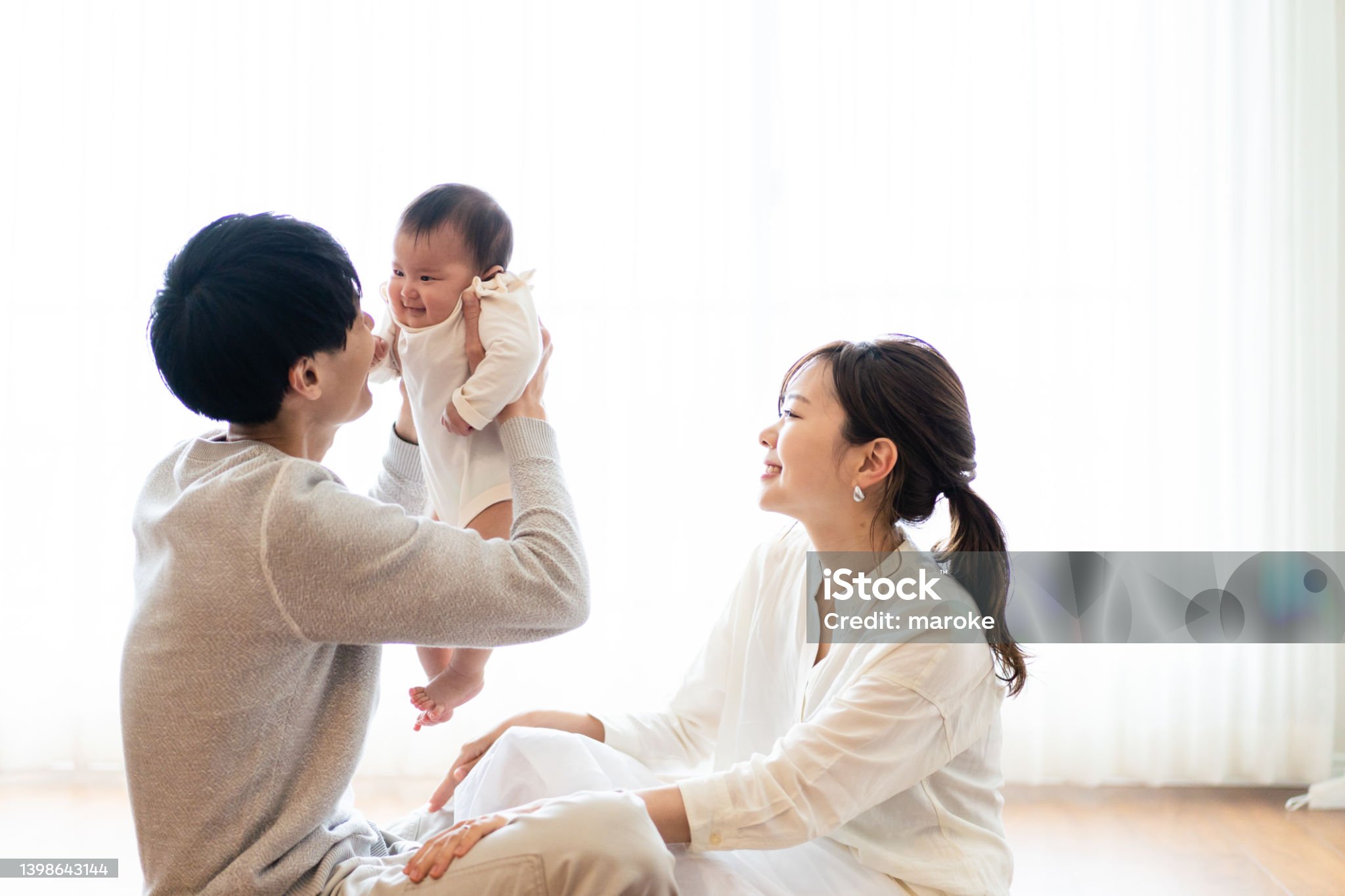 단란해 보이는 가족 이미지