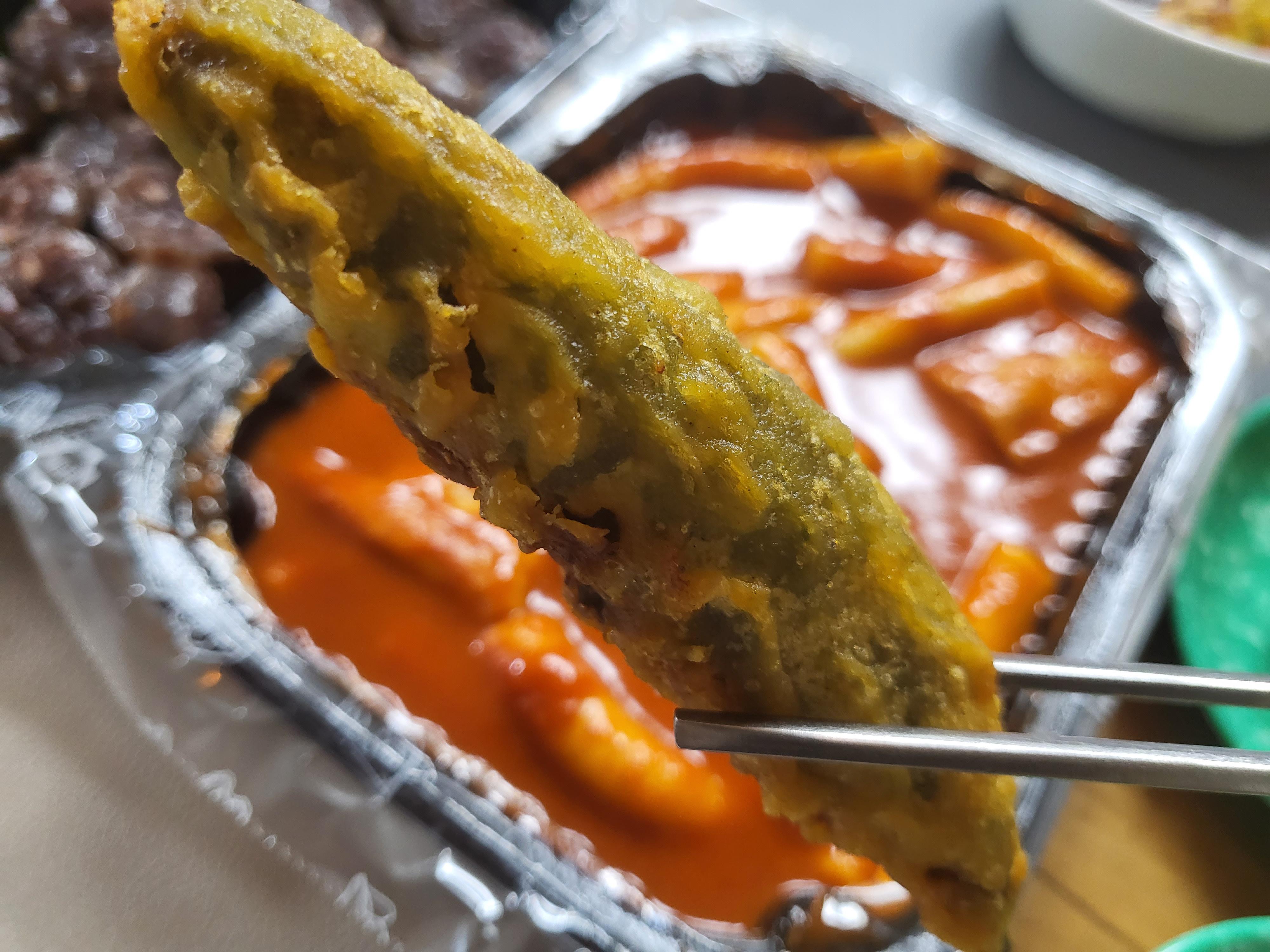 을찌로 국물 떡볶이 - 고추튀김