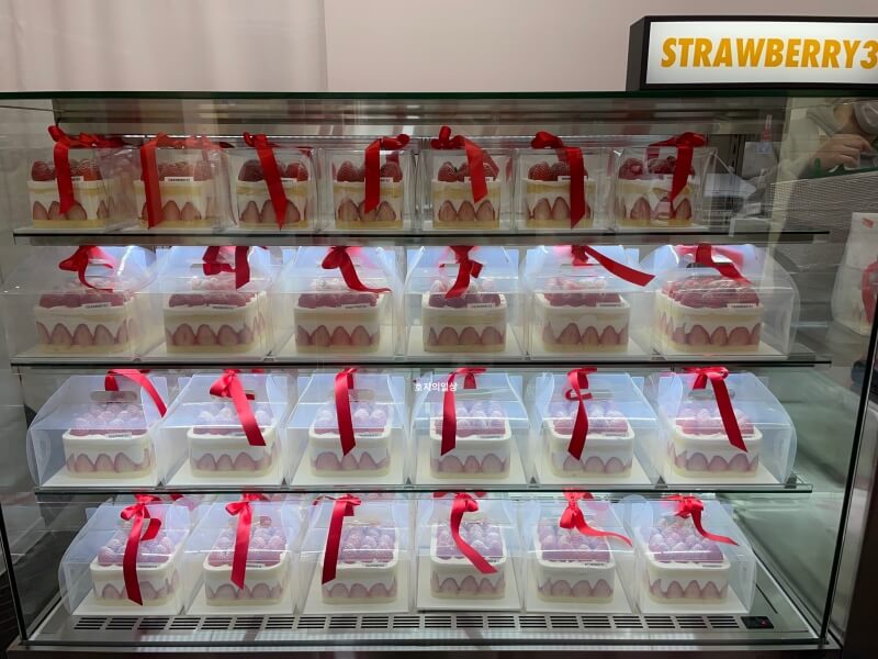 스트로베리32 (strawberry32) 연남본점 - 매장 메뉴