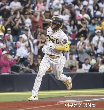 김하성 프로필 / 김하성 샌디에이고 유니폼 입고 뛰는 모습