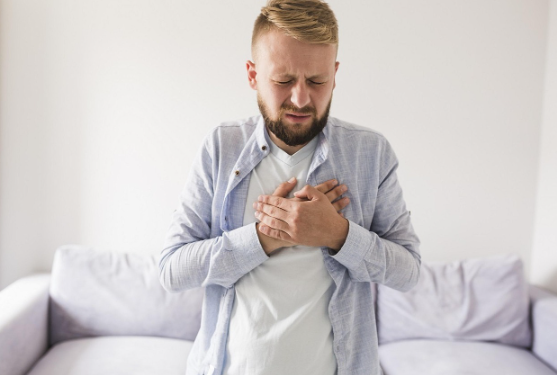 속쓰림, 위산역류일까? 단순 소화불량과의 차이점