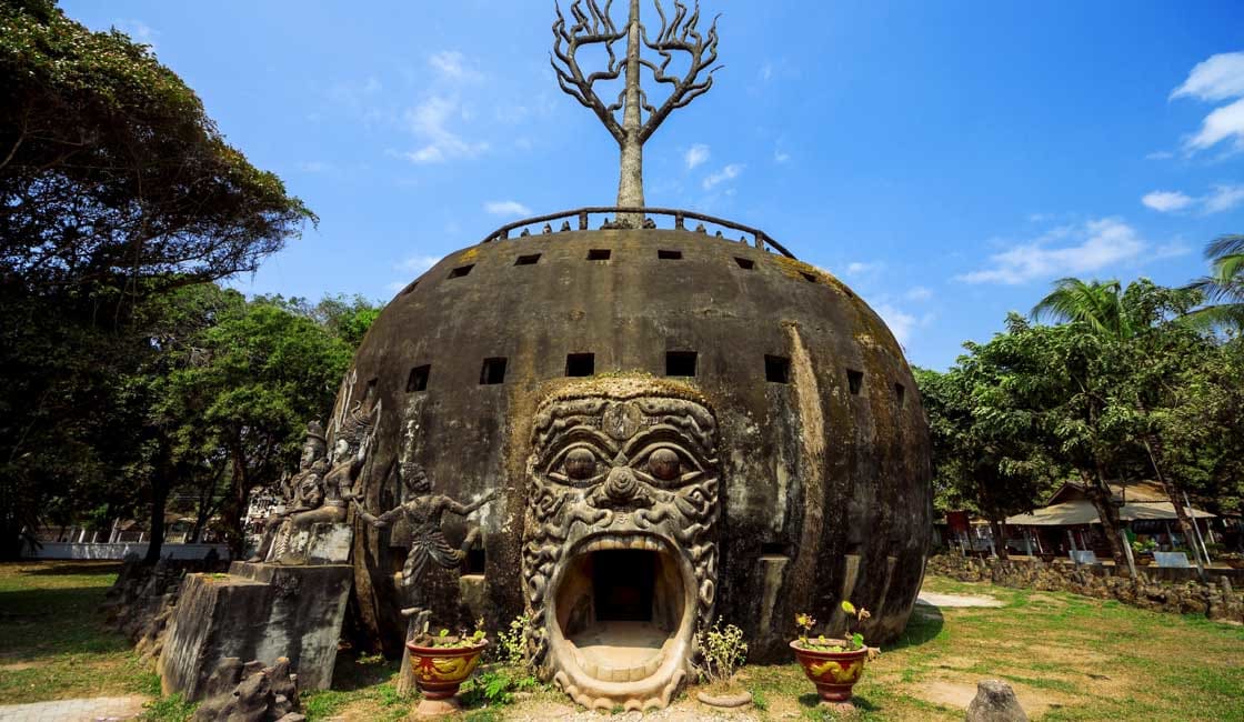 Wat Xieng Khuan pumpkin tower(와씨앤팡 호박탑)