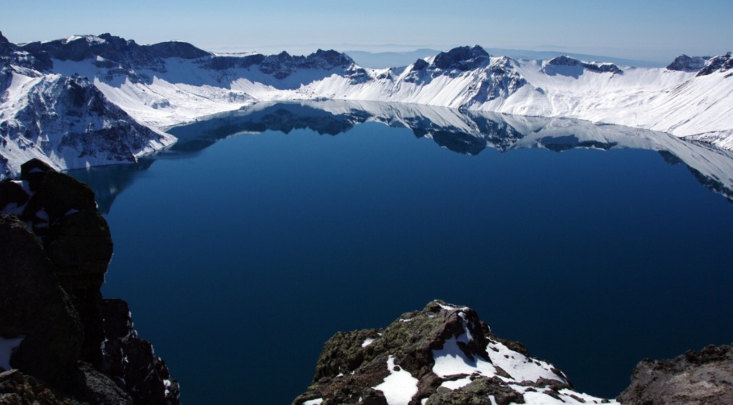백두산 천지 사진입니다.
