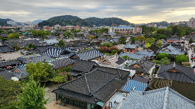 한옥마을 전경을 바라볼 수 있는 전망 카페
