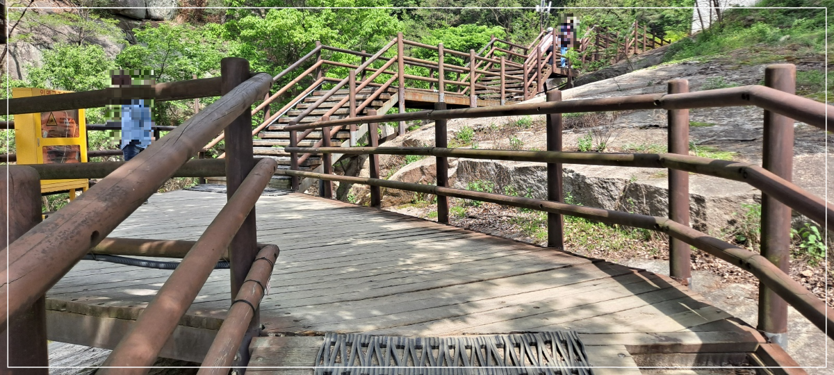 나무로-만든-계단