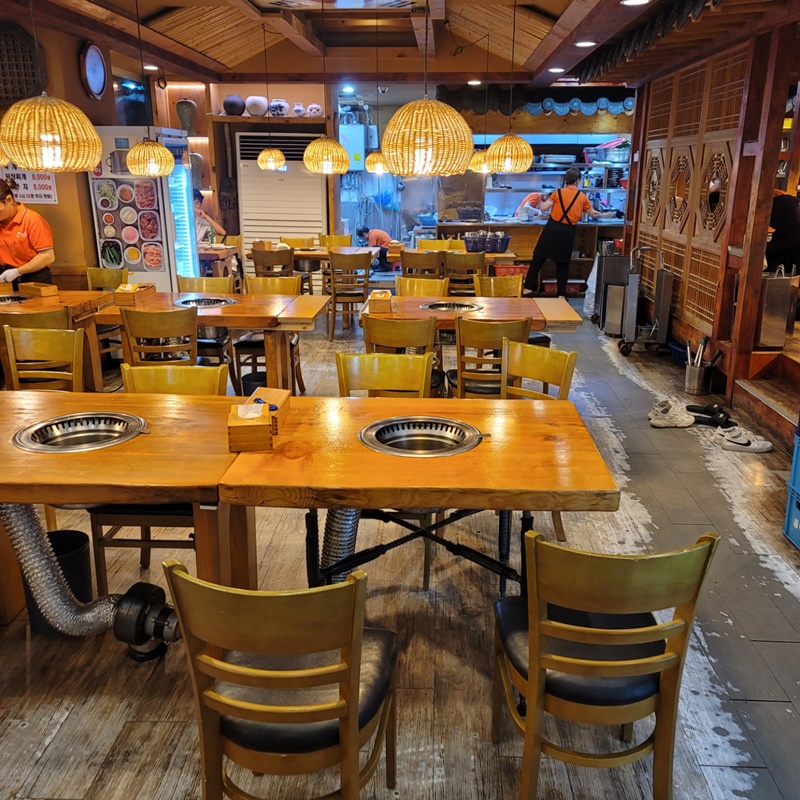 산본역 우정원 - 매장 내부1