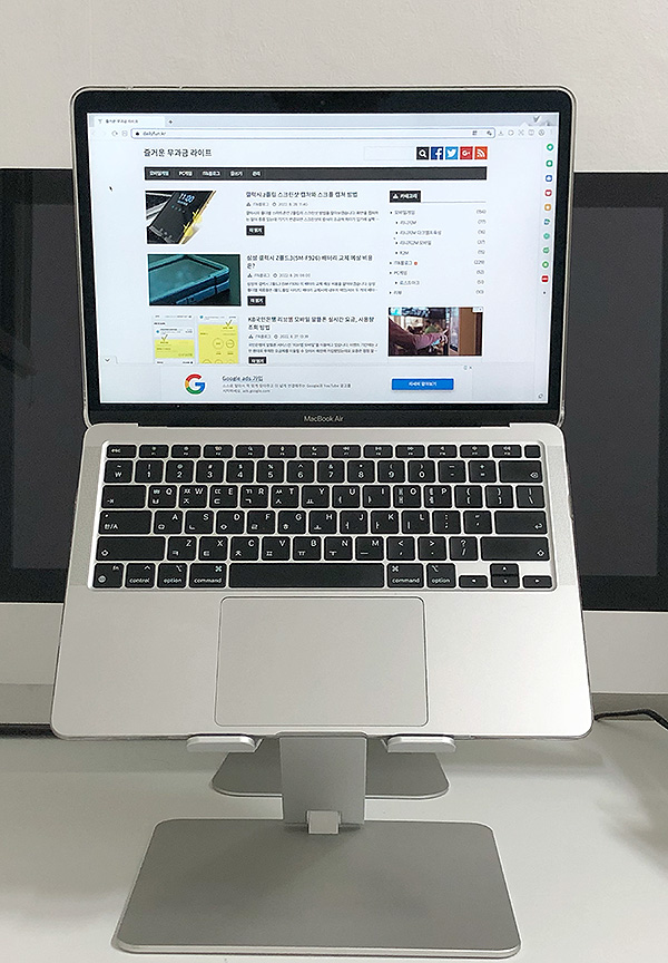 맥북-애니클리어-스탠드-사용모습