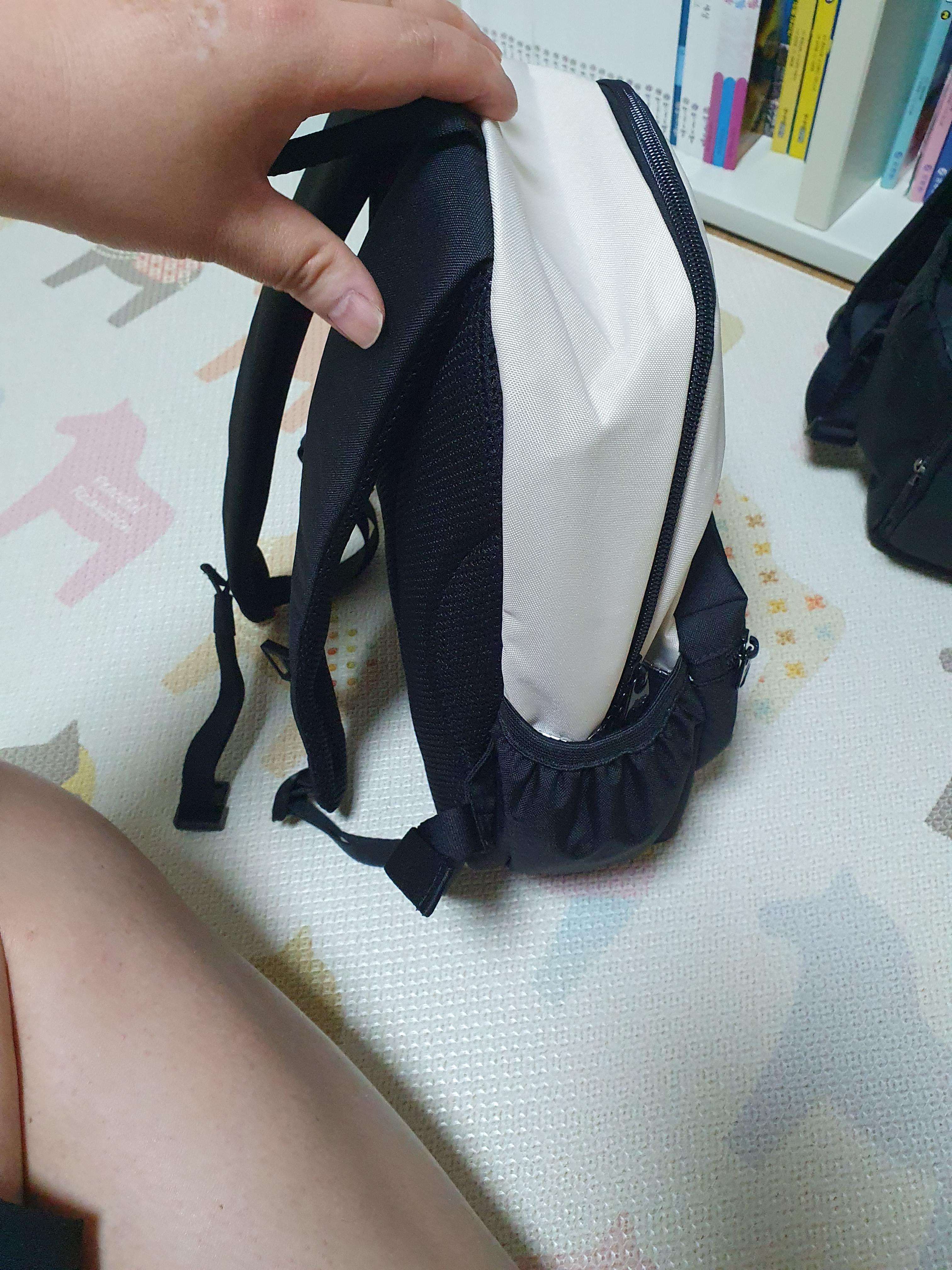 뉴발란스 데일리백팩 소풍 가방 왼쪽 사이드