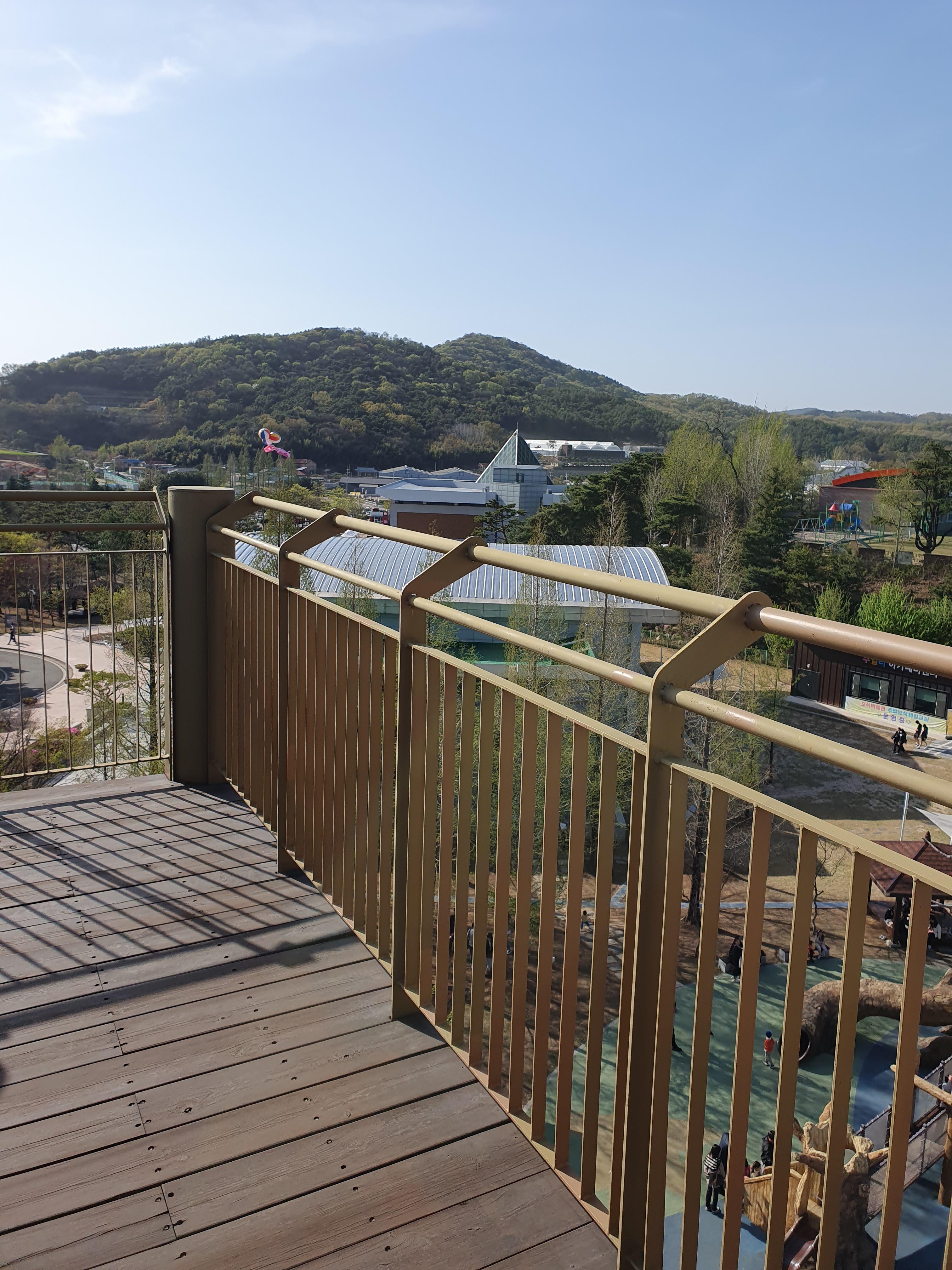 보석박물관도 저렇게 삼각뿔로 보입니다. ㅎㅎ