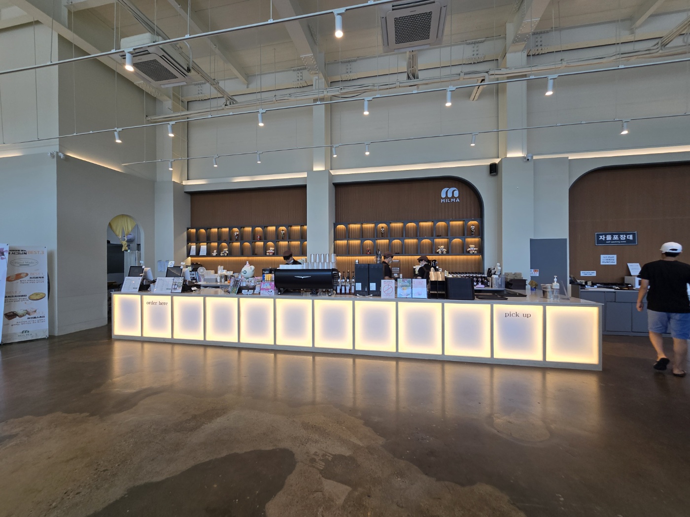 빵과 음료 계산과 주문하는곳