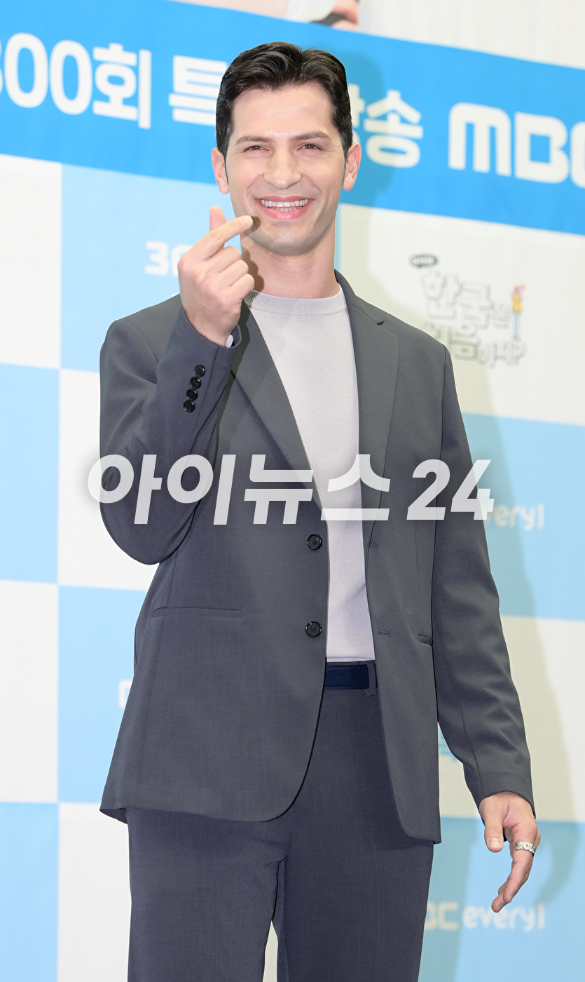 방송인 알베르토 몬디가 15일 오전 서울 상암동 스탠포드 호텔에서 진행된 MBC 에브리원 '어서와 한국은 처음이지' 300회 특집 기자간담회에 참석하고 있다. [사진=정소희 기자]