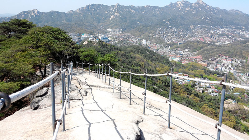 인왕산(仁旺山, Inwangsan) 기차바위의 개님(dog)