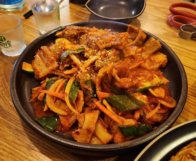 월간식당김치삼겹두루치기