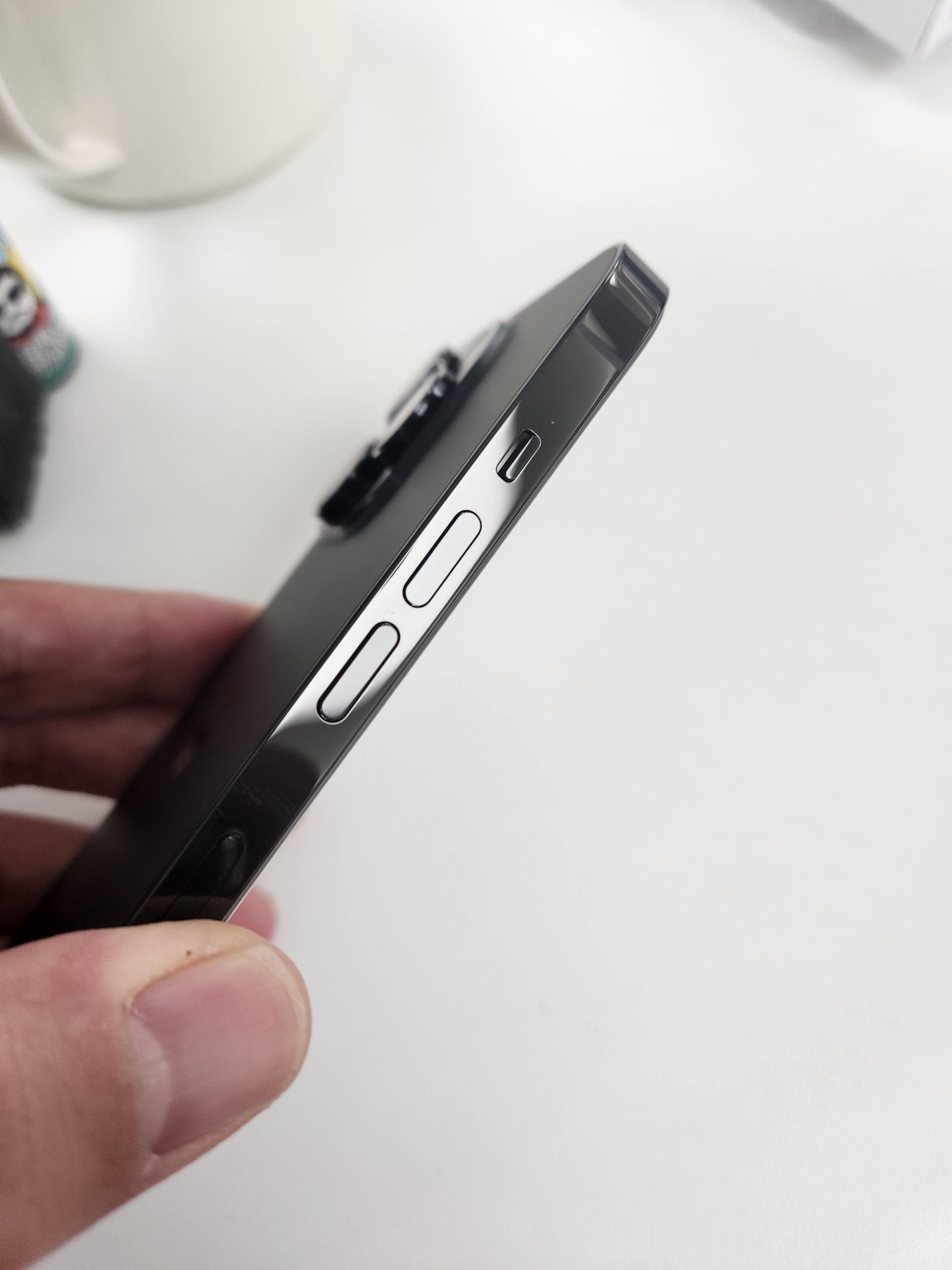 아이폰-14-프로-스페이스-블랙-사이드-색상