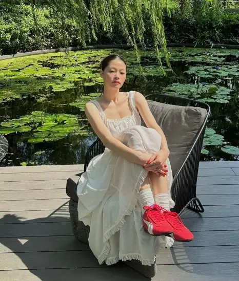 김아현 씨 퓨마 스피드캣 착용