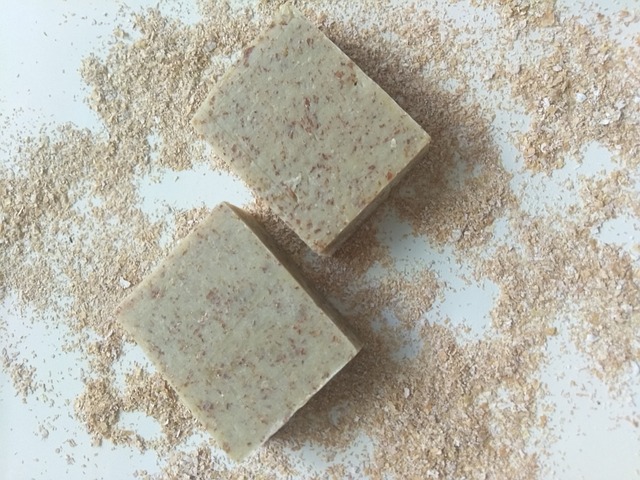 비누와 천연 스크럽재료