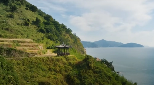 정년이 촬영지 남해 카페톨 근처 정자