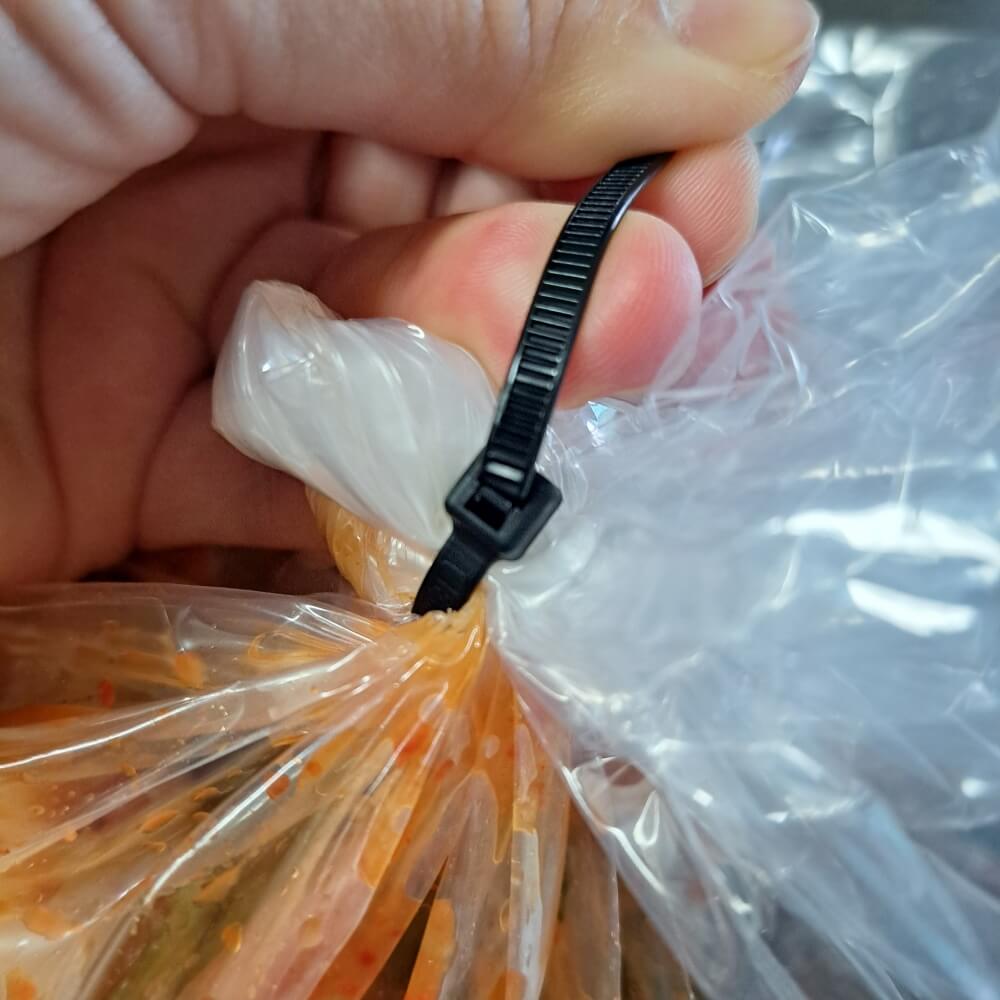 케이블타이 한쪽으로 밀기