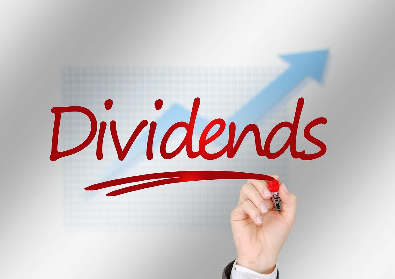 Dividends 라고 적힌 유리판 사진
