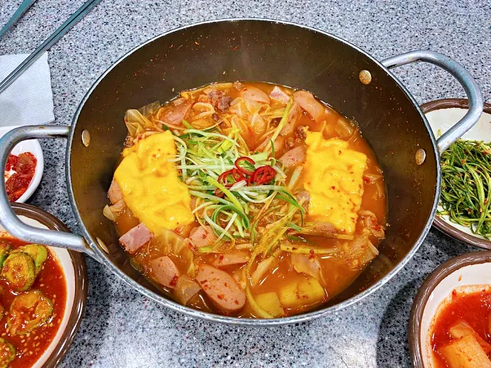 한남동&#44; 이태원 맛집 양배추와 소시지 듬뿍 존슨탕