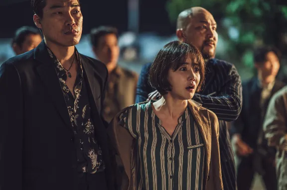 제이슨 일당에게 납치 된 아내 미나(황우슬혜)