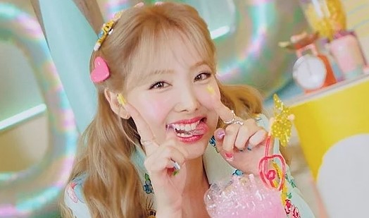 트와이스 나연 1억뷰 POP 영상