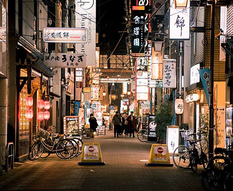 일본여행-야간거리의-모습