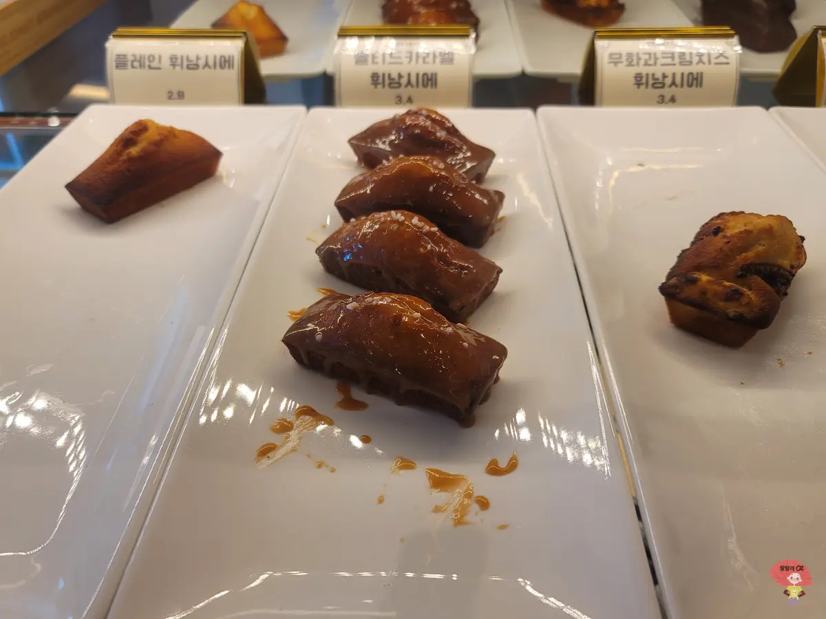 강원도-홍천-카페-테샤로바-매대에-남아있는-휘낭시에-사진