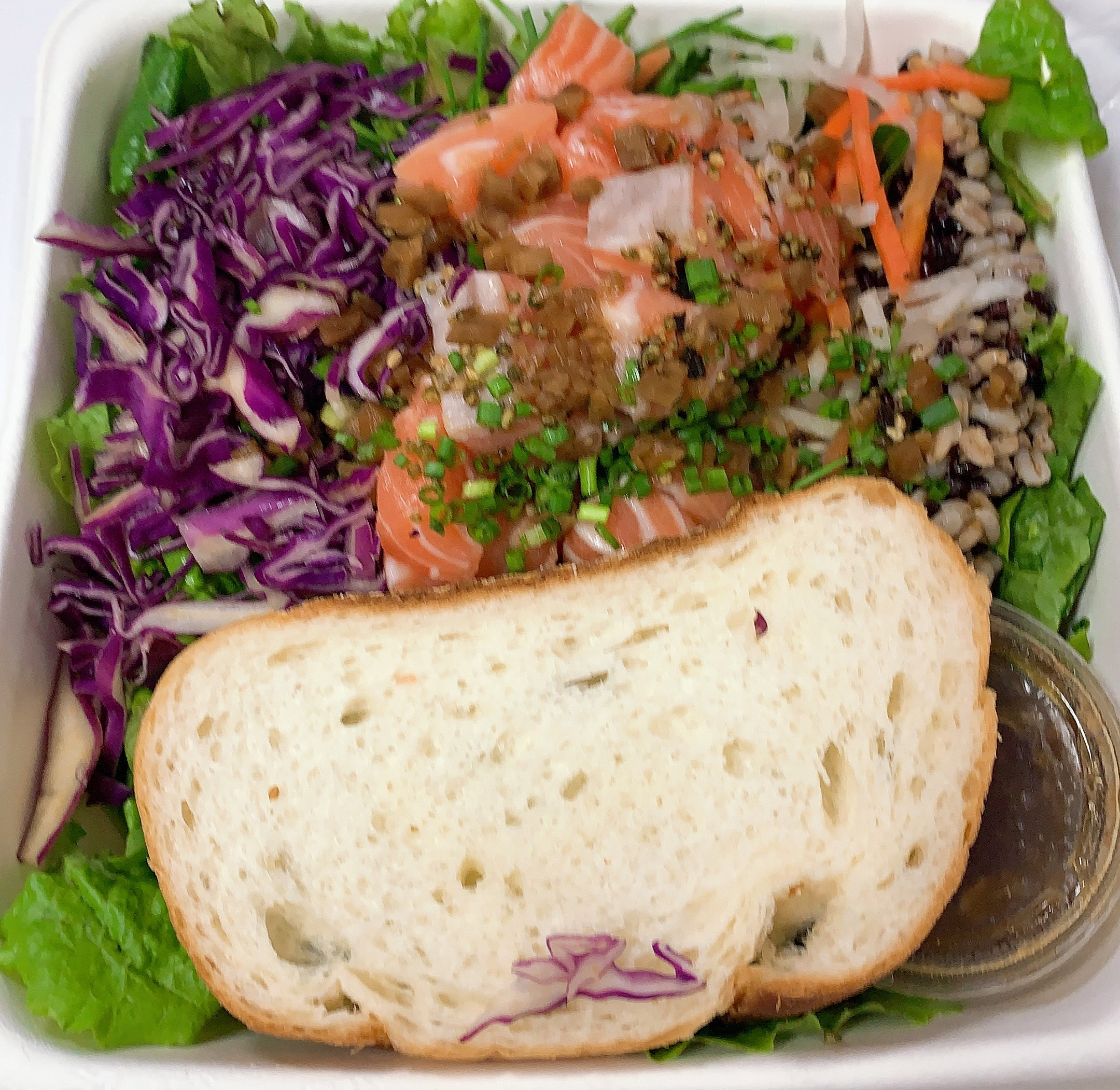 피그인더가든 연어포케 샐러드