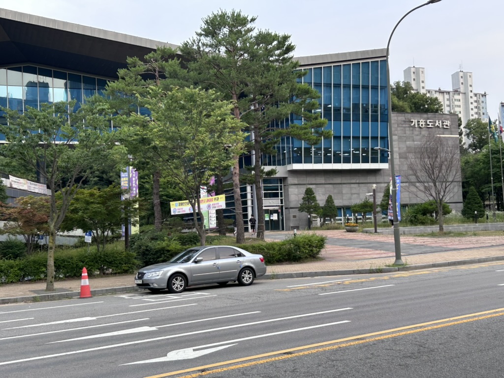 3. 용인시 도서관 &ndash; 열람실 매일 밤 10시까지