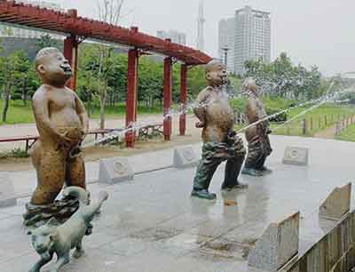 오줌 싸는 동상들