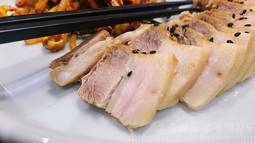 모담-전통보쌈-맛