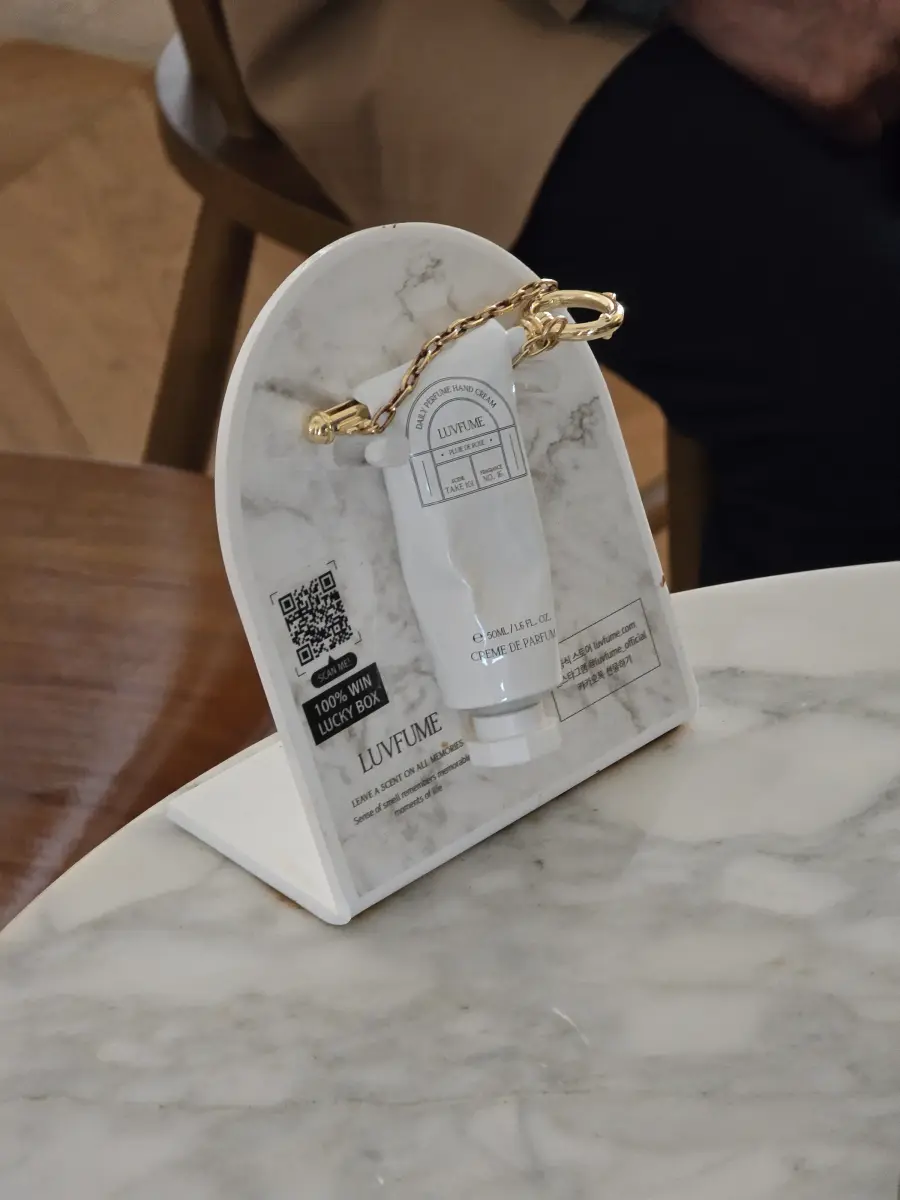 까사넬로 테이블에 비치된 핸드크림