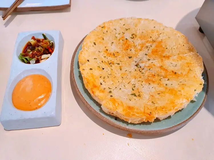 줄서는식당 신당동 신당역 맛집 감자전 묵은지말이 가지튀김 돼지곱창전골 맛있는 곳 소개