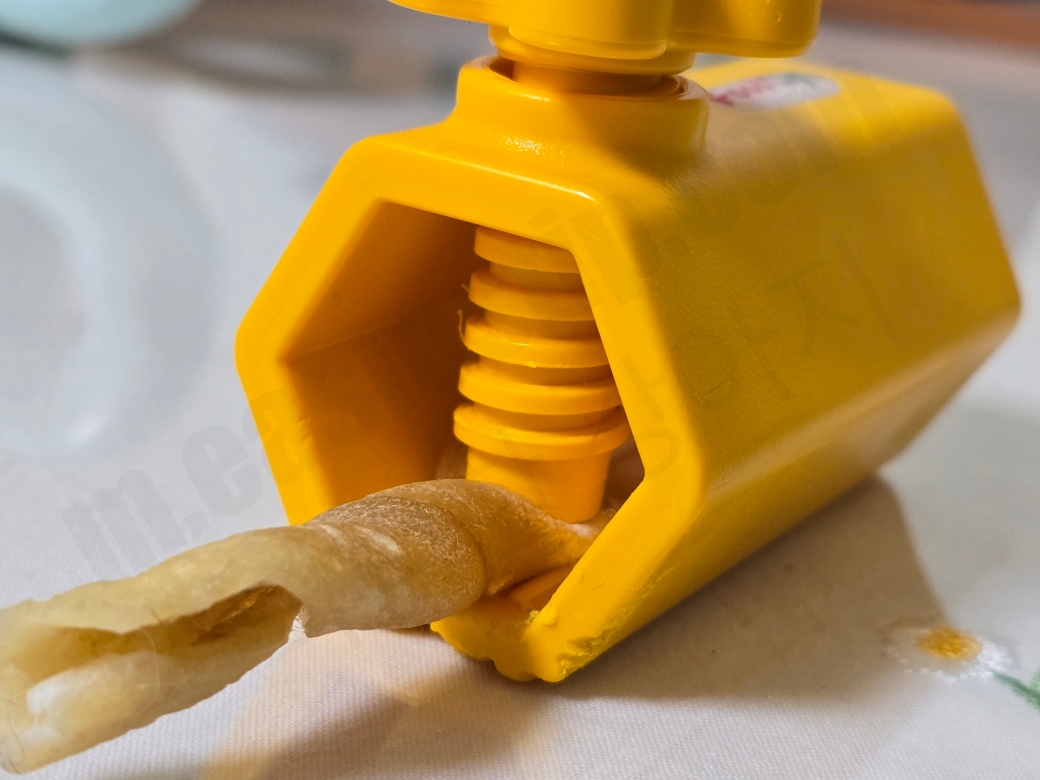 강아지 푸드클립 사용 모습