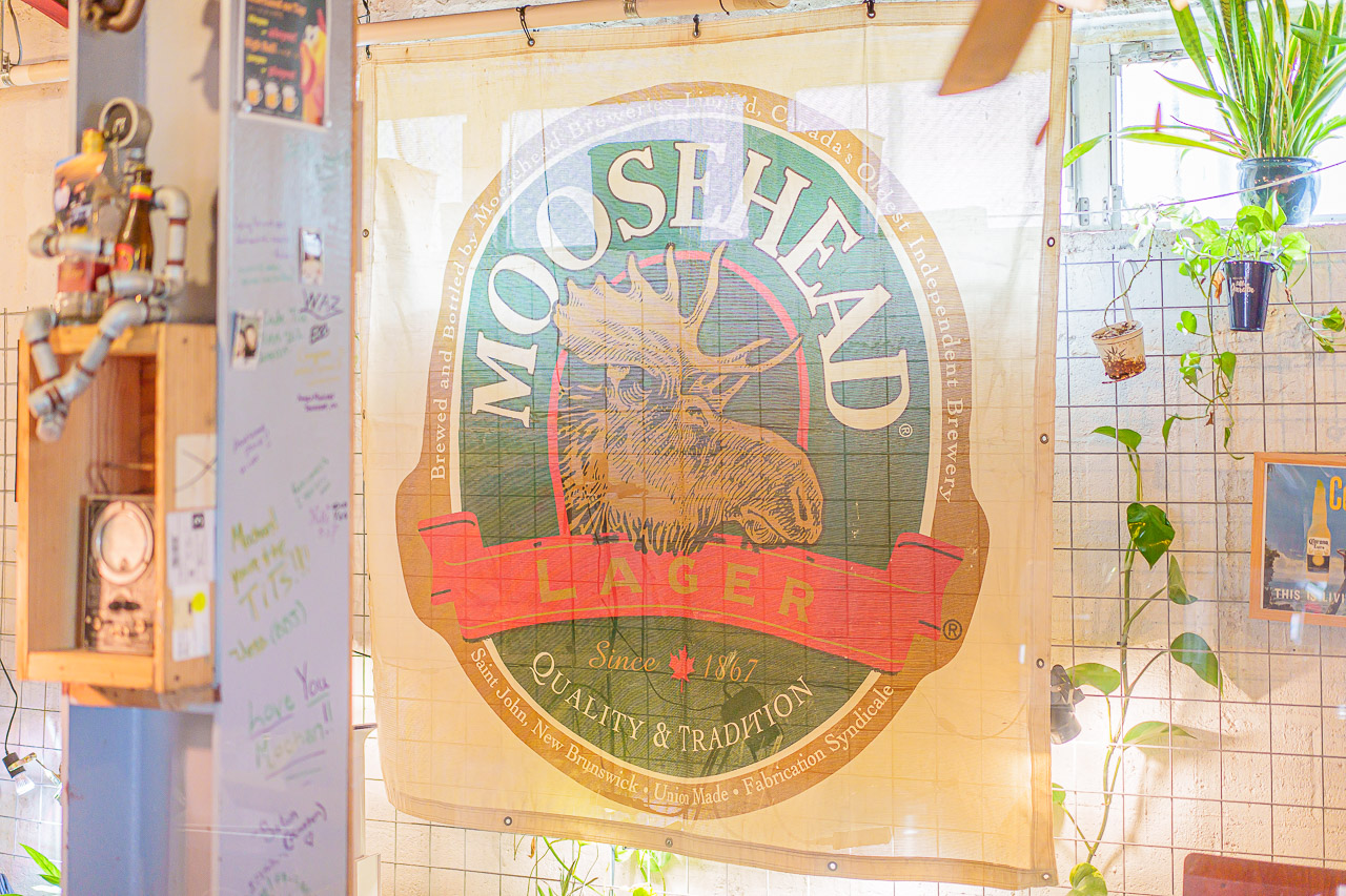 Original article image: Vintage Vehicles and Hawaiian Plates: Rider’s Garage Café & Diner, Okinawa