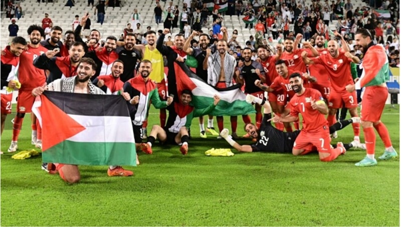 축구장-잔디밭-위의-팔레스타인-선수들