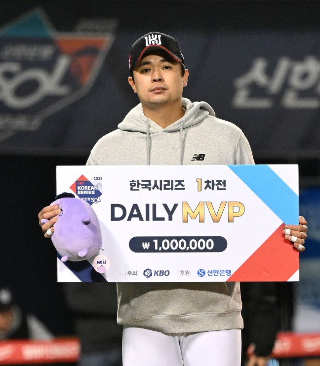 1차전 KT 문상철 선수