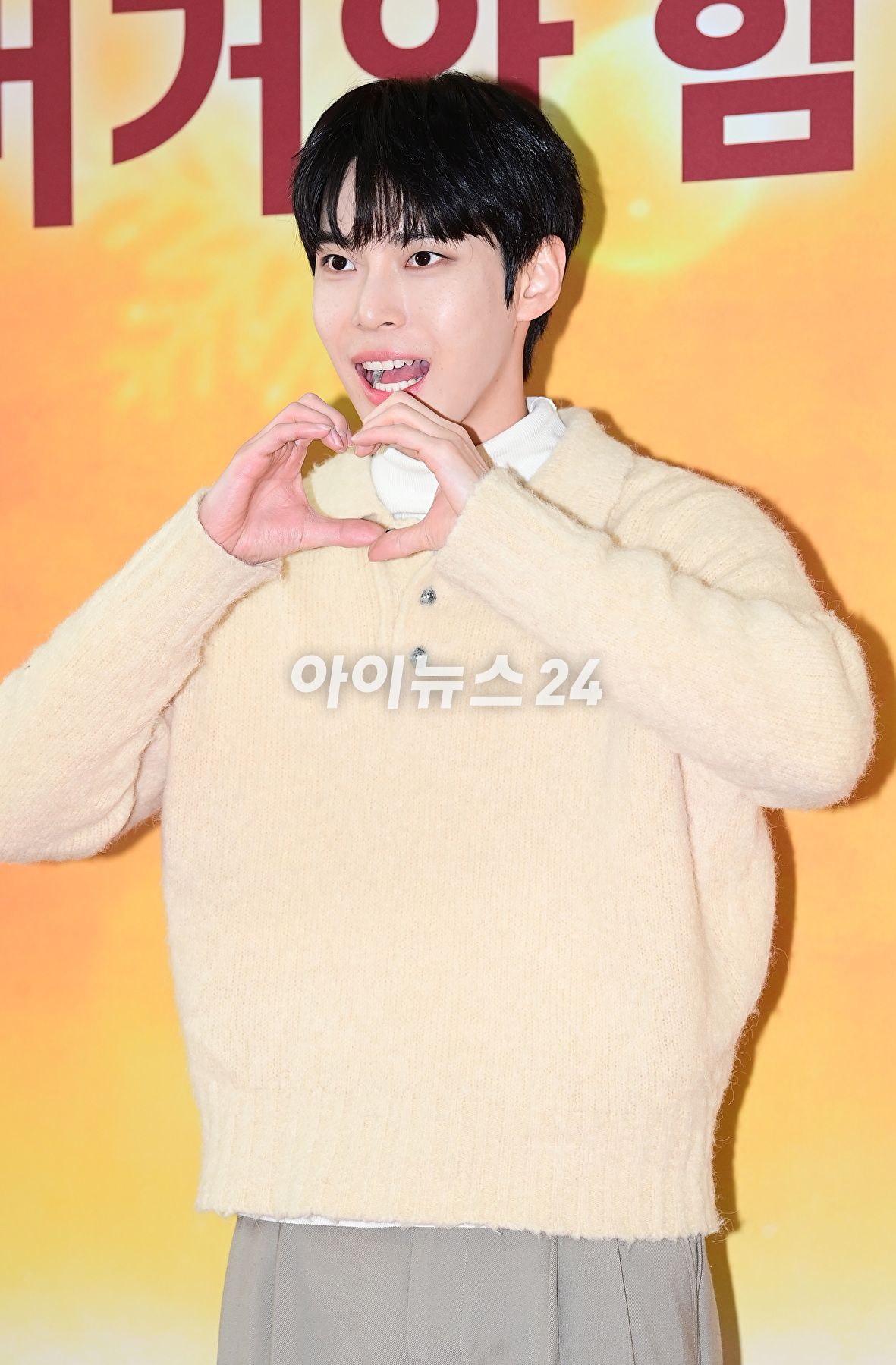 그룹 NCT 도영이 27일 오전 서울 상암동 인근에서 열린 맥도날드 포토 세션에 참석하고 있다. [사진=정소희 기자]