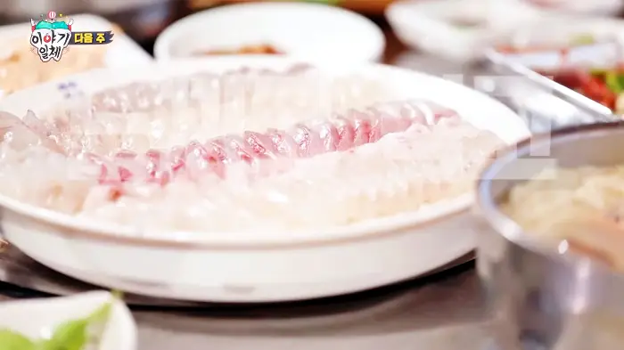 집사부일체 소설가 김영하 작가 사부님 해산물 조개구이 해물칼국수 활어회 광어 횟집 부산 청사포 맛집 소개