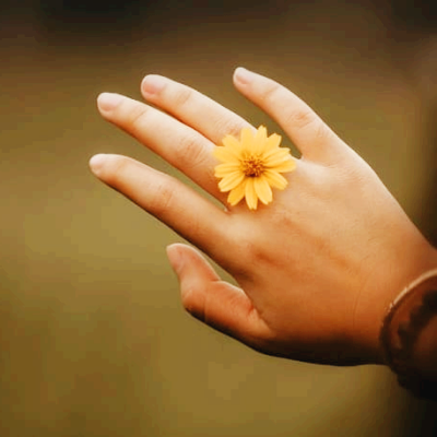 손톱이 잘 부러지는 이유와 갈라지는 이유