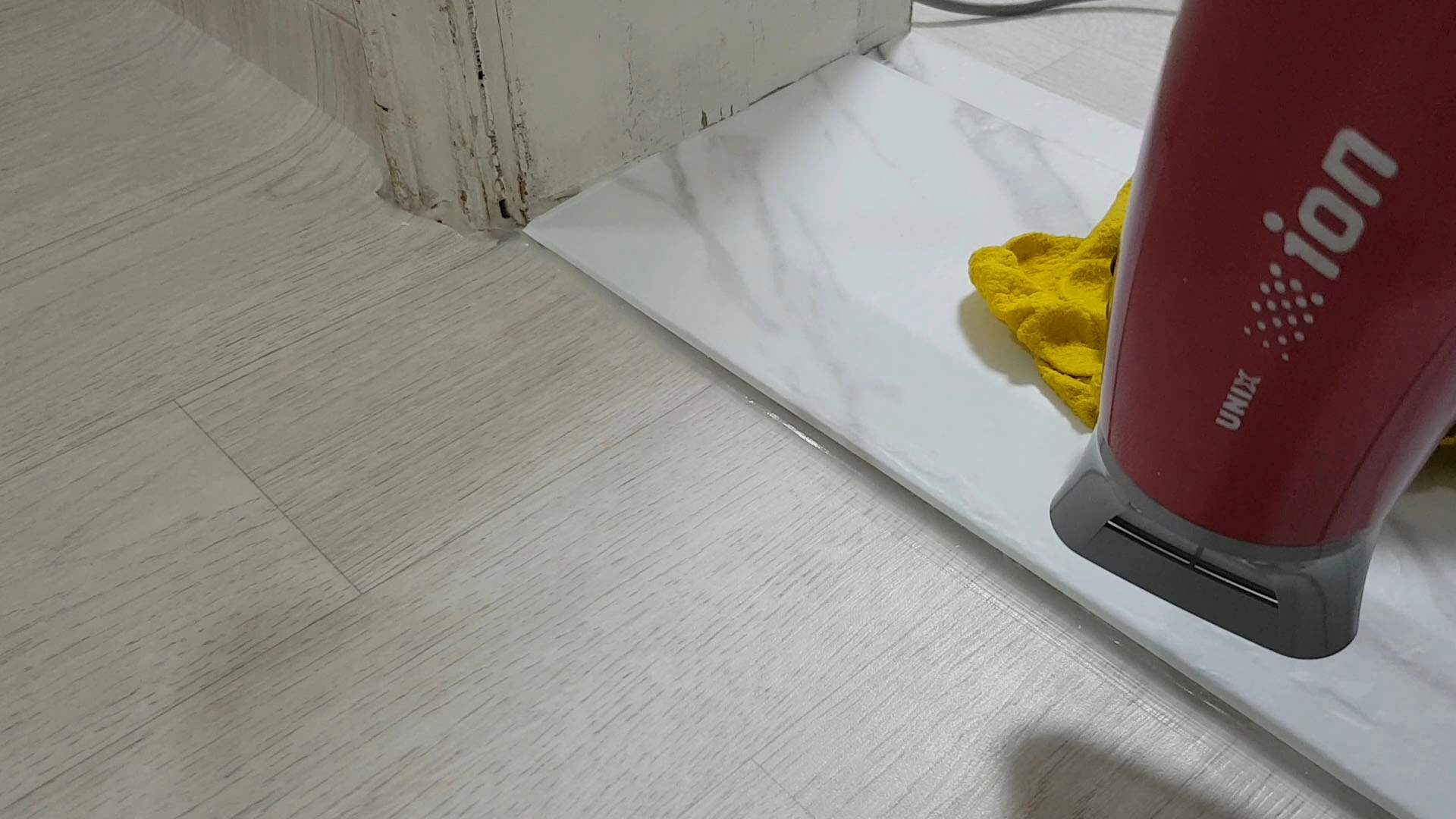 시트지 안떨어지게 붙이는 방법