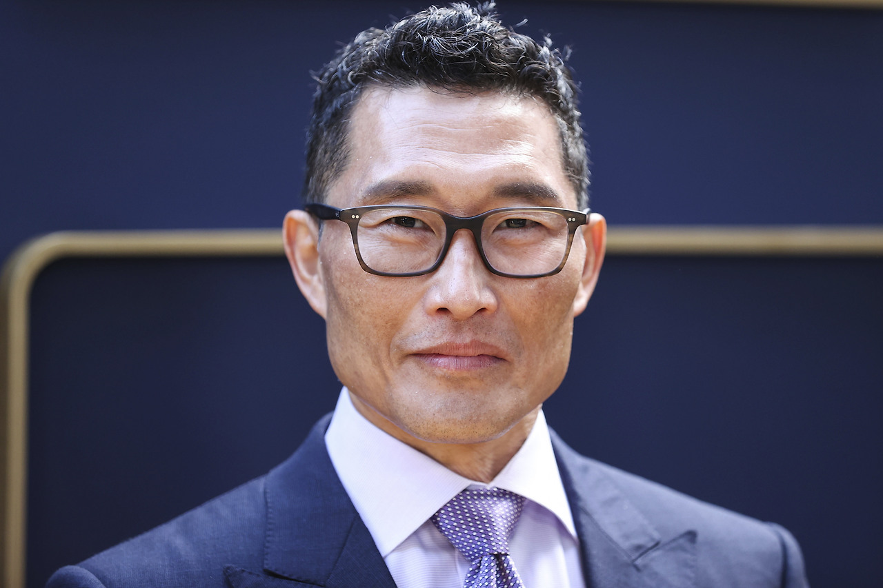 대니얼 대 킴의 안경쓴 사진