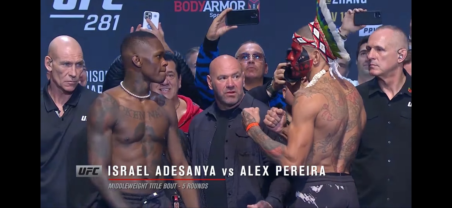 미들급 타이틀전 : 이스라엘 아데산야 vs 알렉스 페레이라