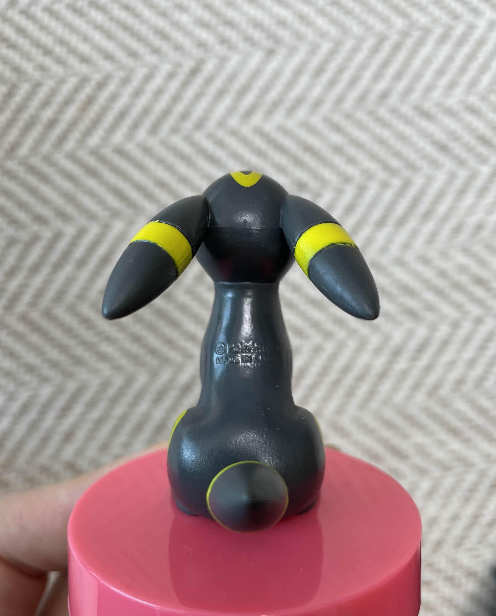 베스킨라빈스 포켓몬 피규어 시즌2-블래키 피규어 사진 뒷면