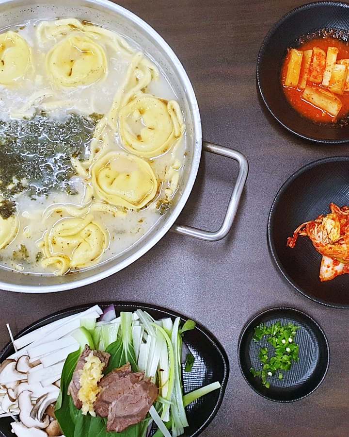 6시내고향 강원 철원 만두전골 만두소에 무우가 들어간 손만두 버섯전골 맛집 오늘 방송 추천