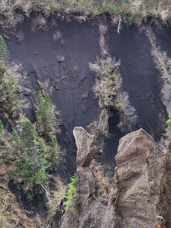 용암이 분출되면서 형성된 협곡1