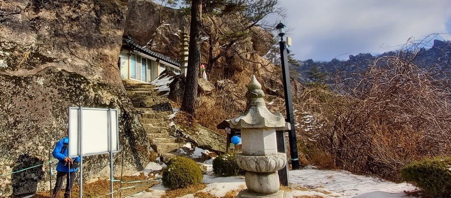 관음암과 주변 겨울 풍경