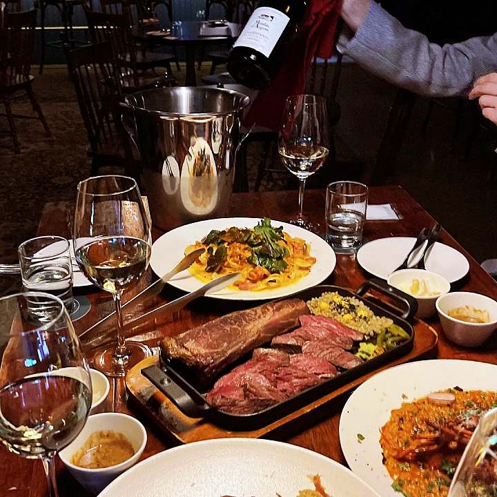 신사 가로수길 맛집 추천 생방송투데이 실크 육질 된 비밀 물 만난 갈비 우대갈비 토마호크 스테이크 오늘방송 리얼 맛집